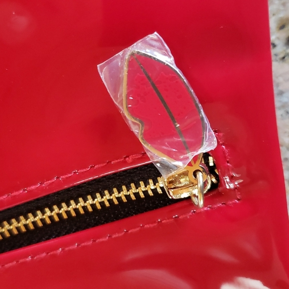 Yves Saint Laurent Beauté - Picture 3 of 6